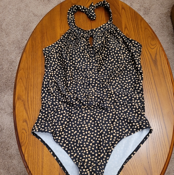Halter style 1-piece swimsuit, size M - Picture 1 of 8